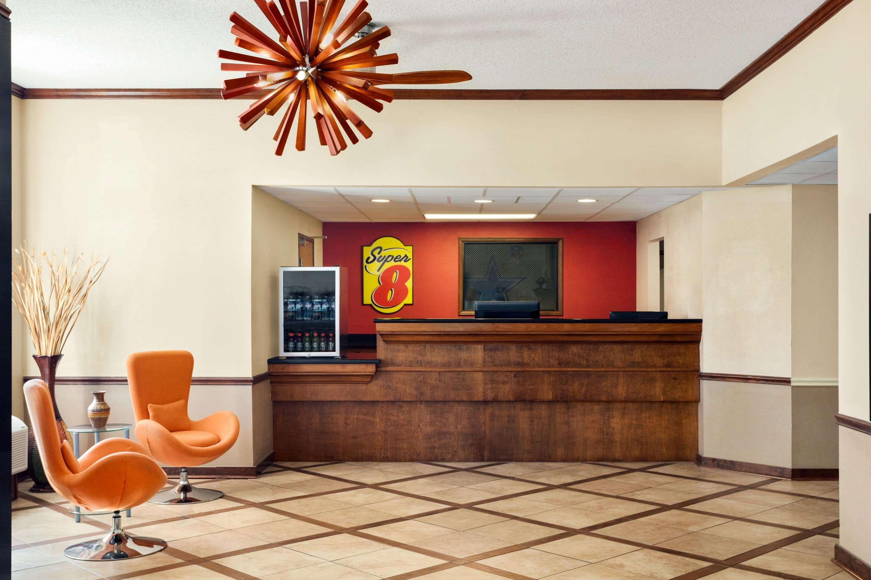 Super 8 By Wyndham Clinton Hotell Eksteriør bilde
