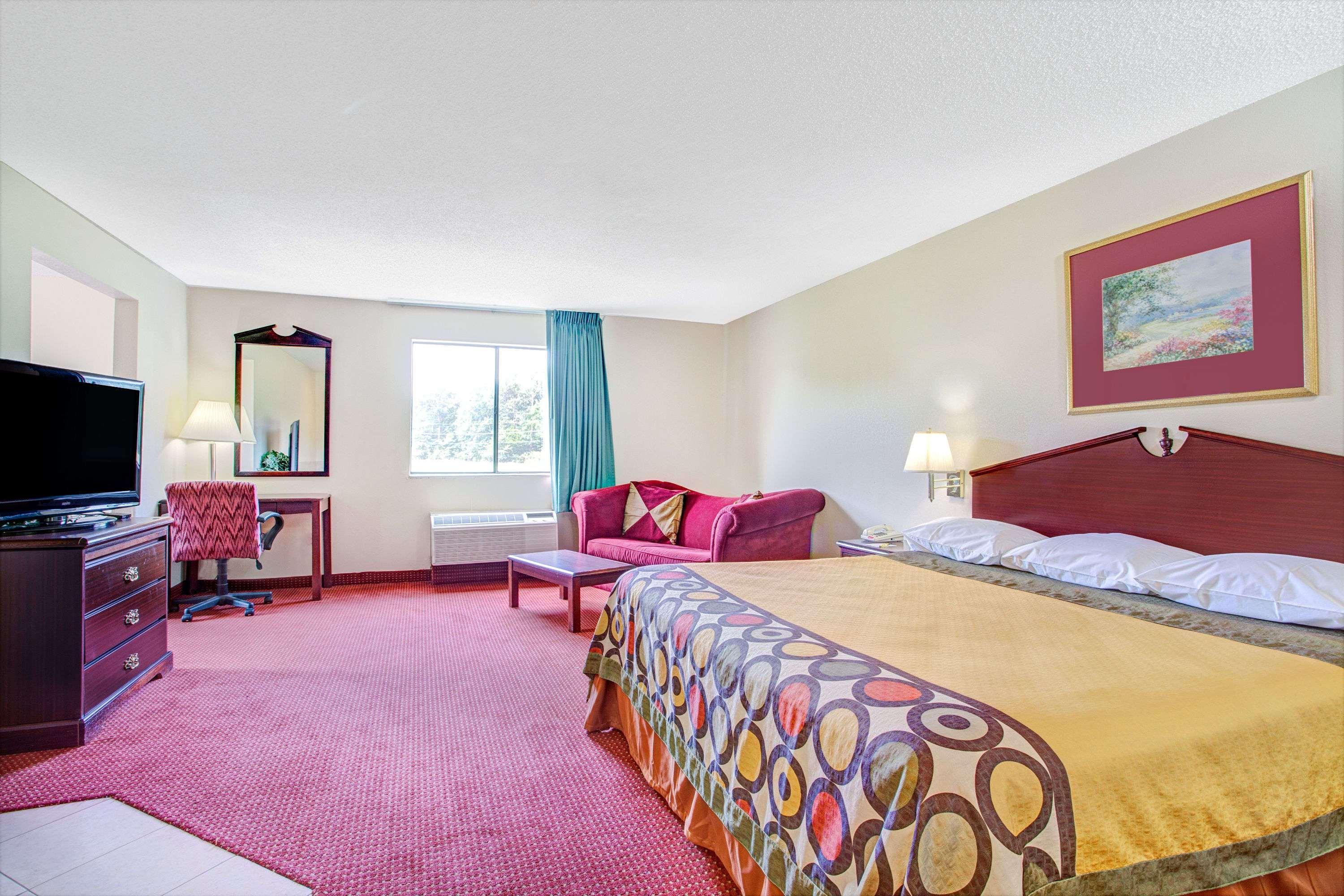 Super 8 By Wyndham Clinton Hotell Eksteriør bilde