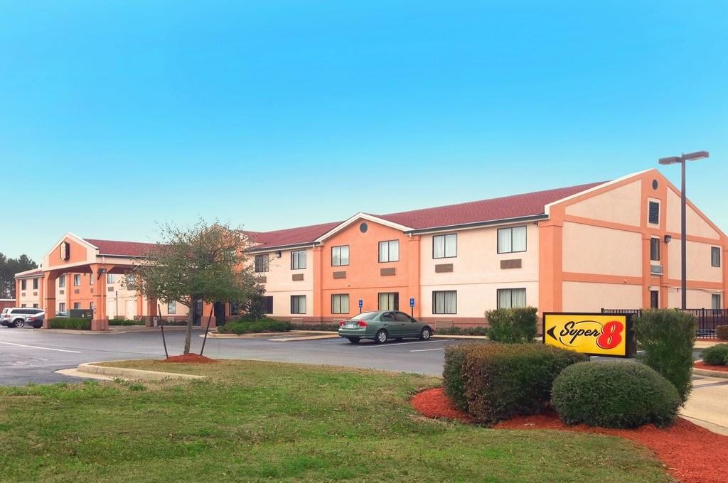 Super 8 By Wyndham Clinton Hotell Eksteriør bilde
